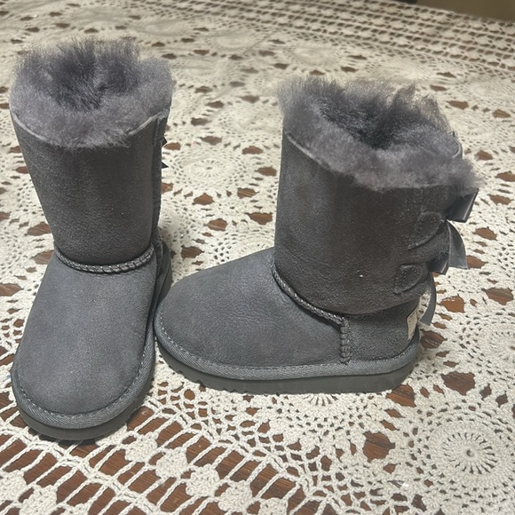 Brand New UGG Bailey Bows - Picture 2 of 3
